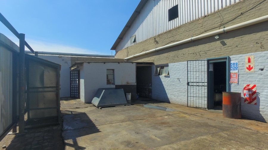 To Let commercial Property for Rent in Oos Einde North West